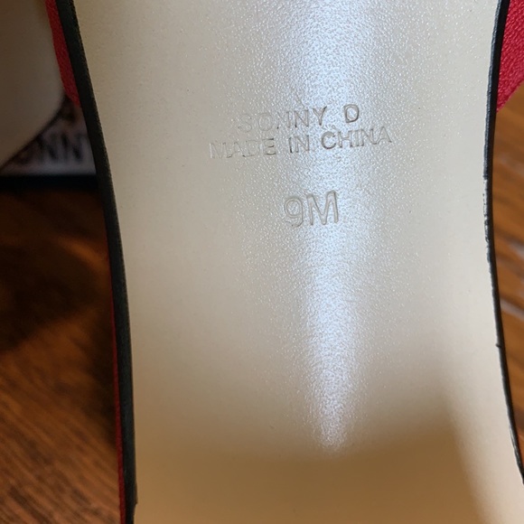 LAURA  SCOTT - Picture 7 of 9